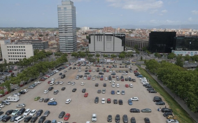 Els veïns de Can Borgonyó reclamen la pavimentació del pàrquing de l'Eix Macià | Roger Benet